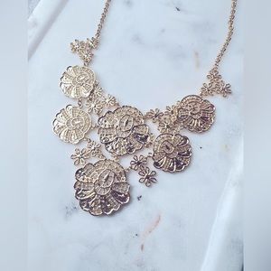 NWT Macys lace style necklace